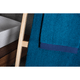 toalla-70x40-loft-bloques-azul-manos3