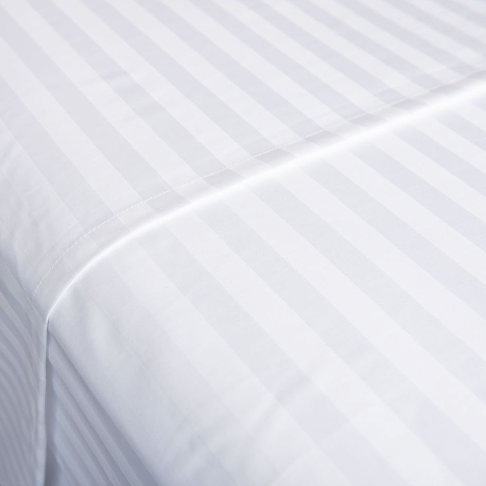 Sábana Plana 250 hilos Sateen Stripe Raya de 2 cm Blanco Distrihogar