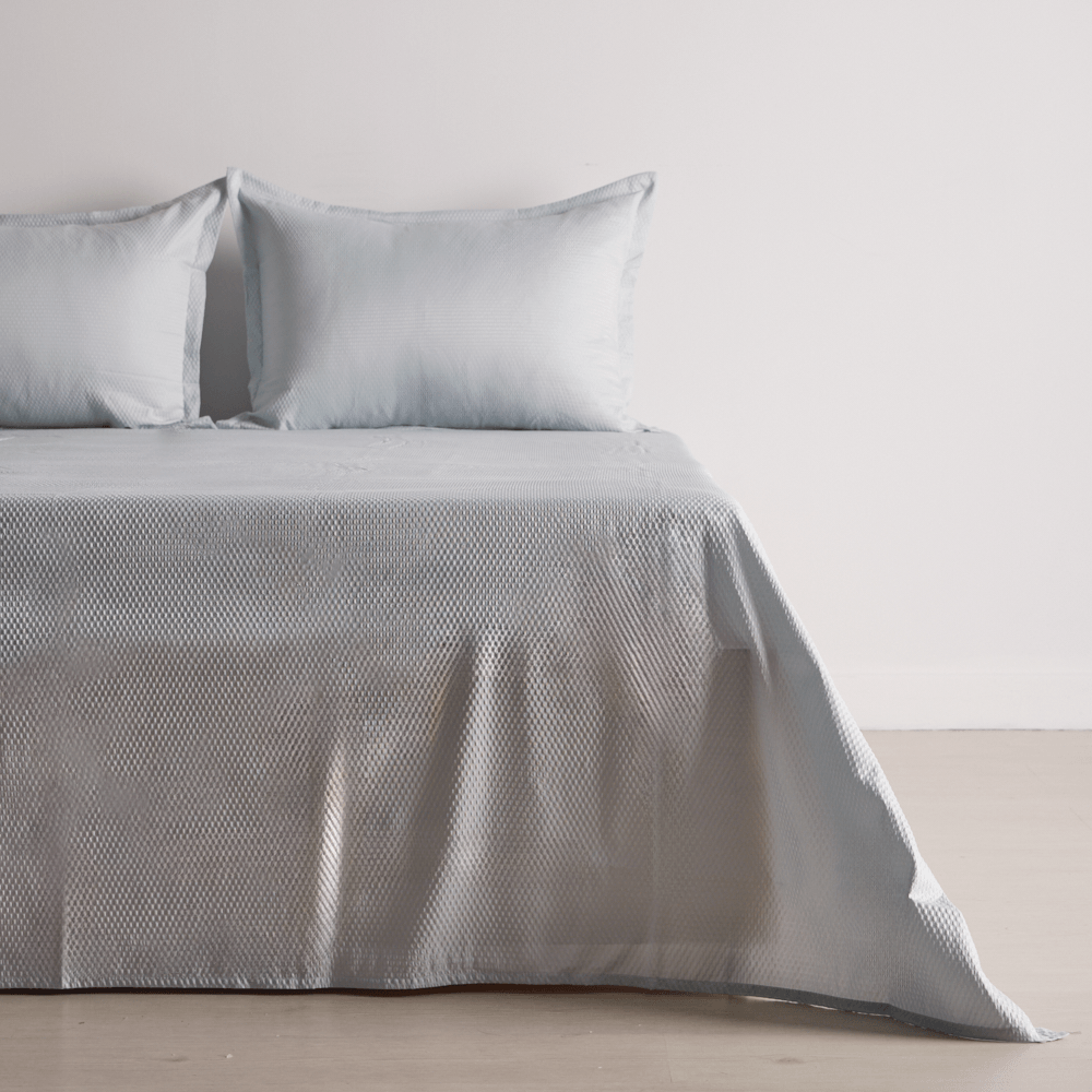 Sobrecama Texture Embozado Tipo Seersucker Poliéster Gris - Distrihogar