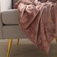 cobija-pompones-250-gr-140-x-200-cm