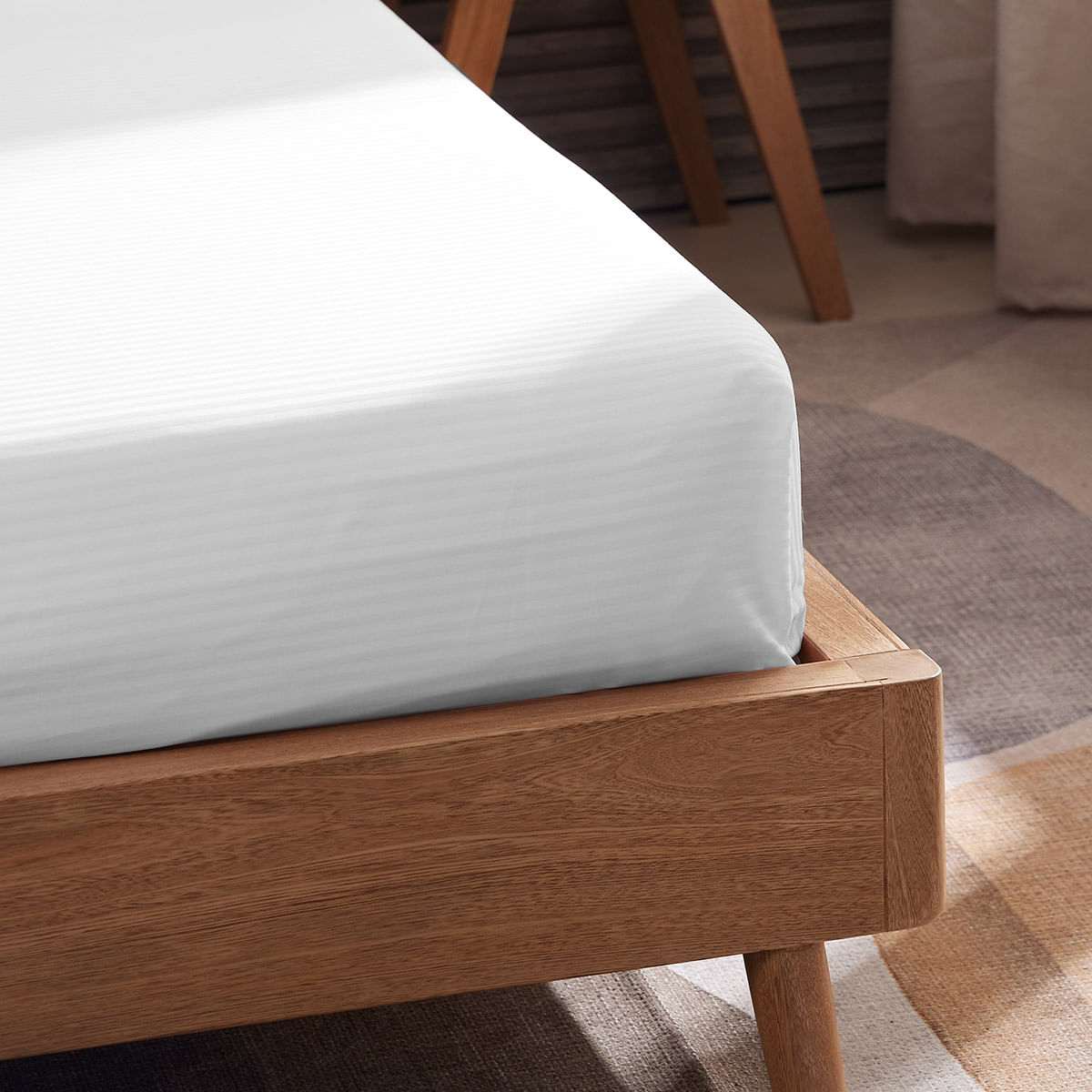 Sábana Ajustable Hotel Experiencie 250 Hilos Polialgodón Sateen Stripe Blanco - Distrihogar