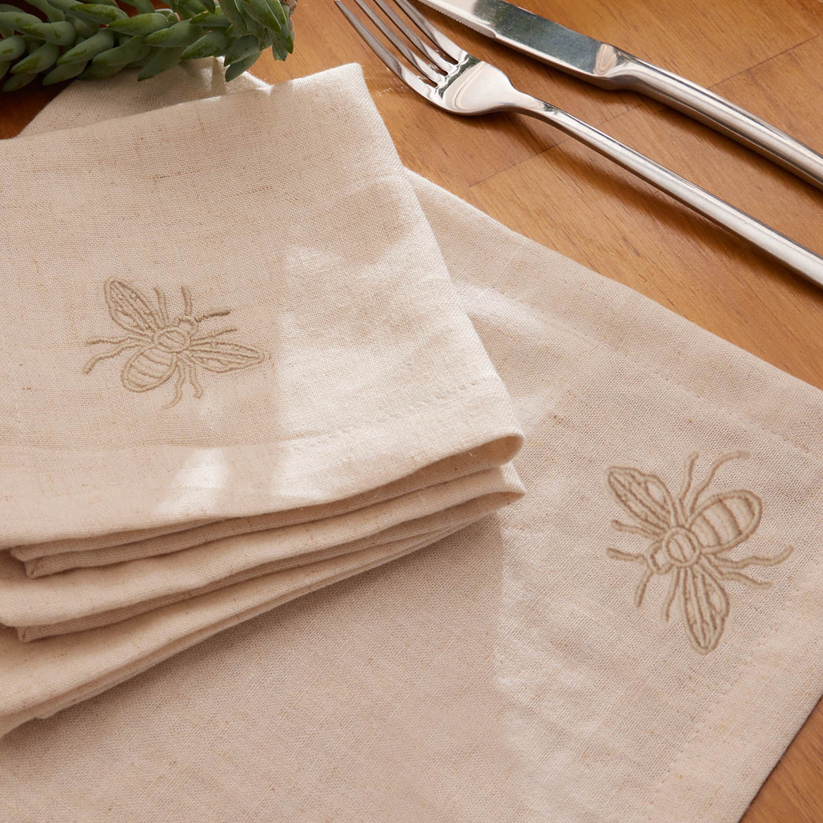Set x 4 Servilletas Lino Bordadas Abeja 30 x 30 cm - Distrihogar