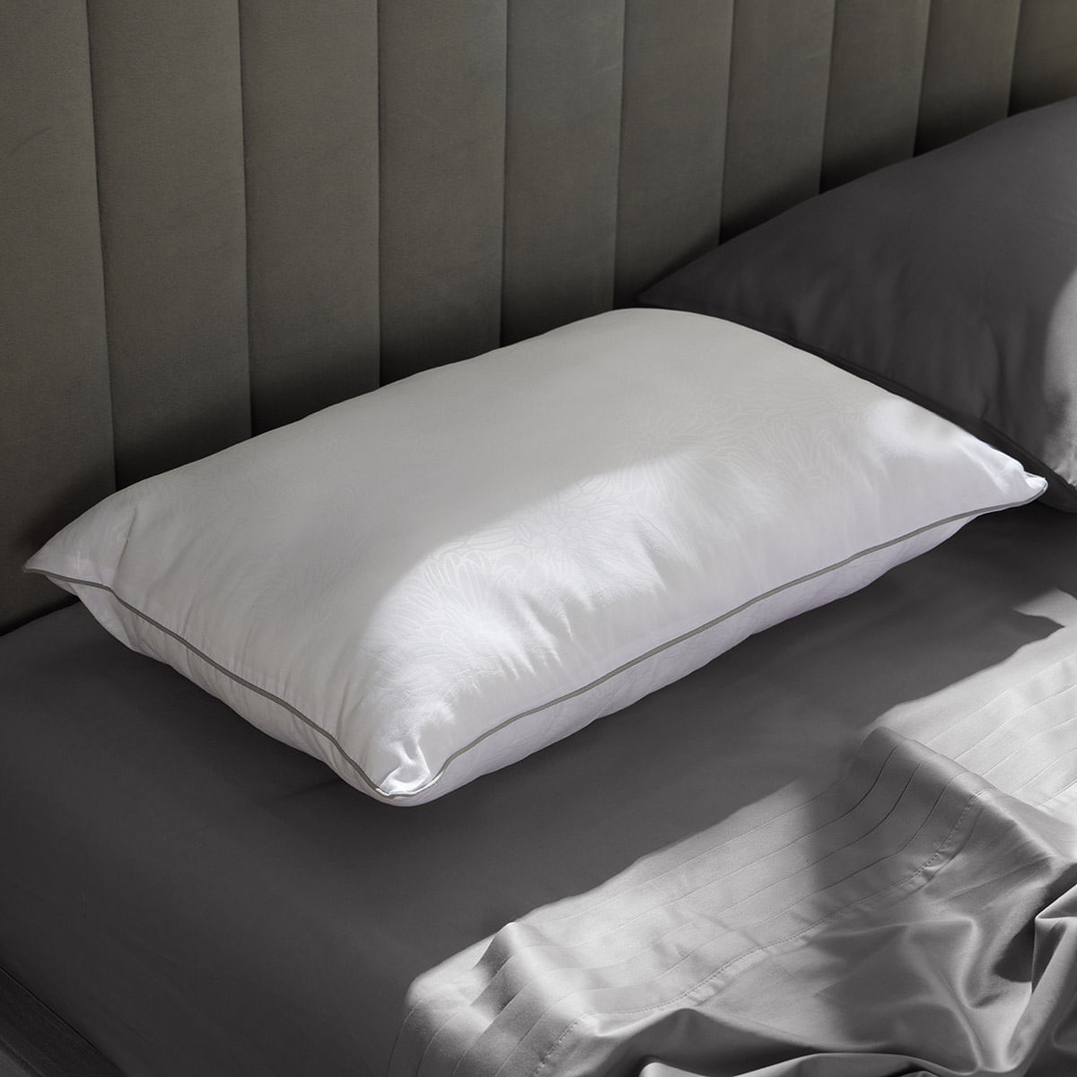 Almohada Con Tela Texturizada Soporte Medio/Firme 45 x 65 Cm - Distrihogar